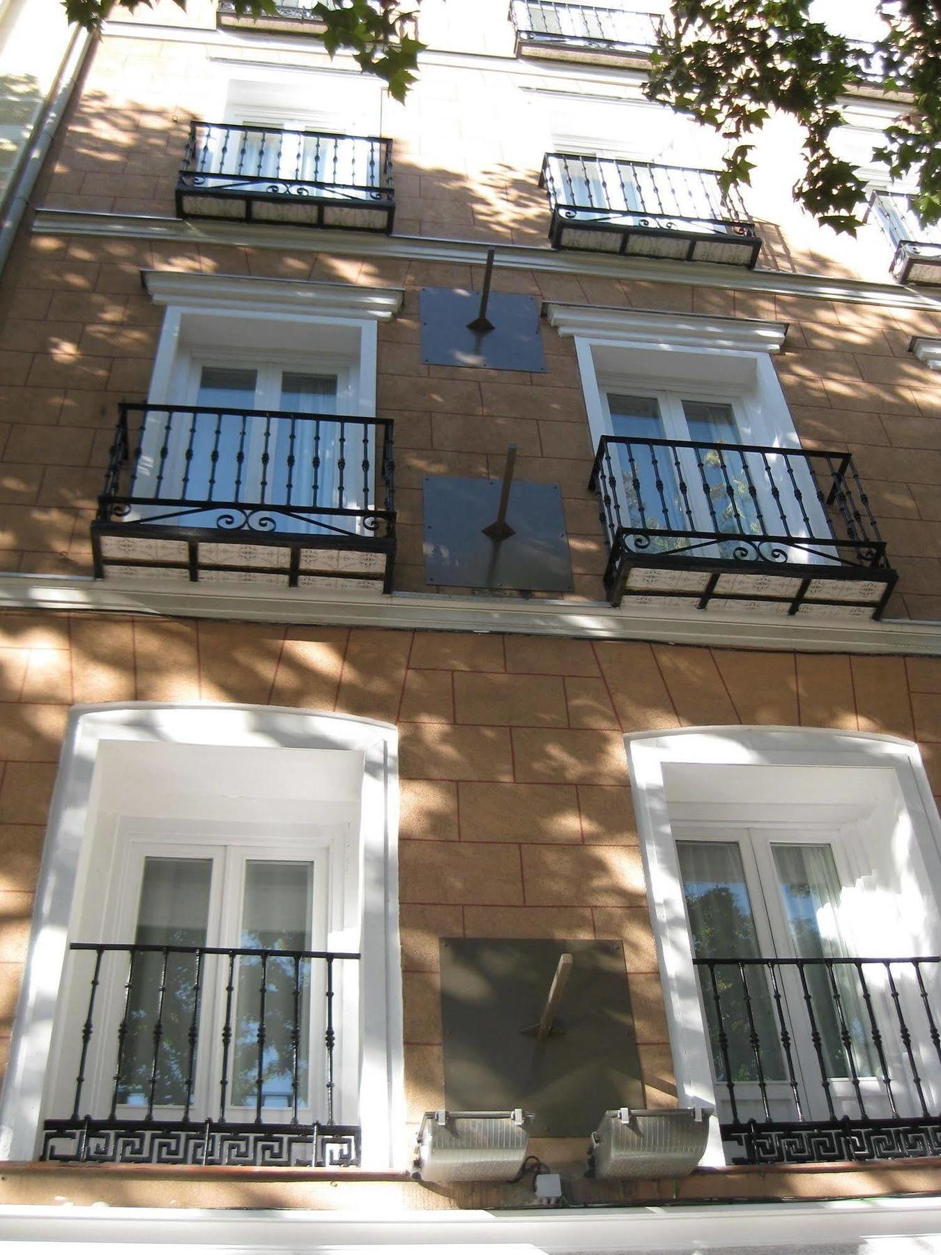 Urbansea Atocha 113 Hotel Madrid Exterior foto